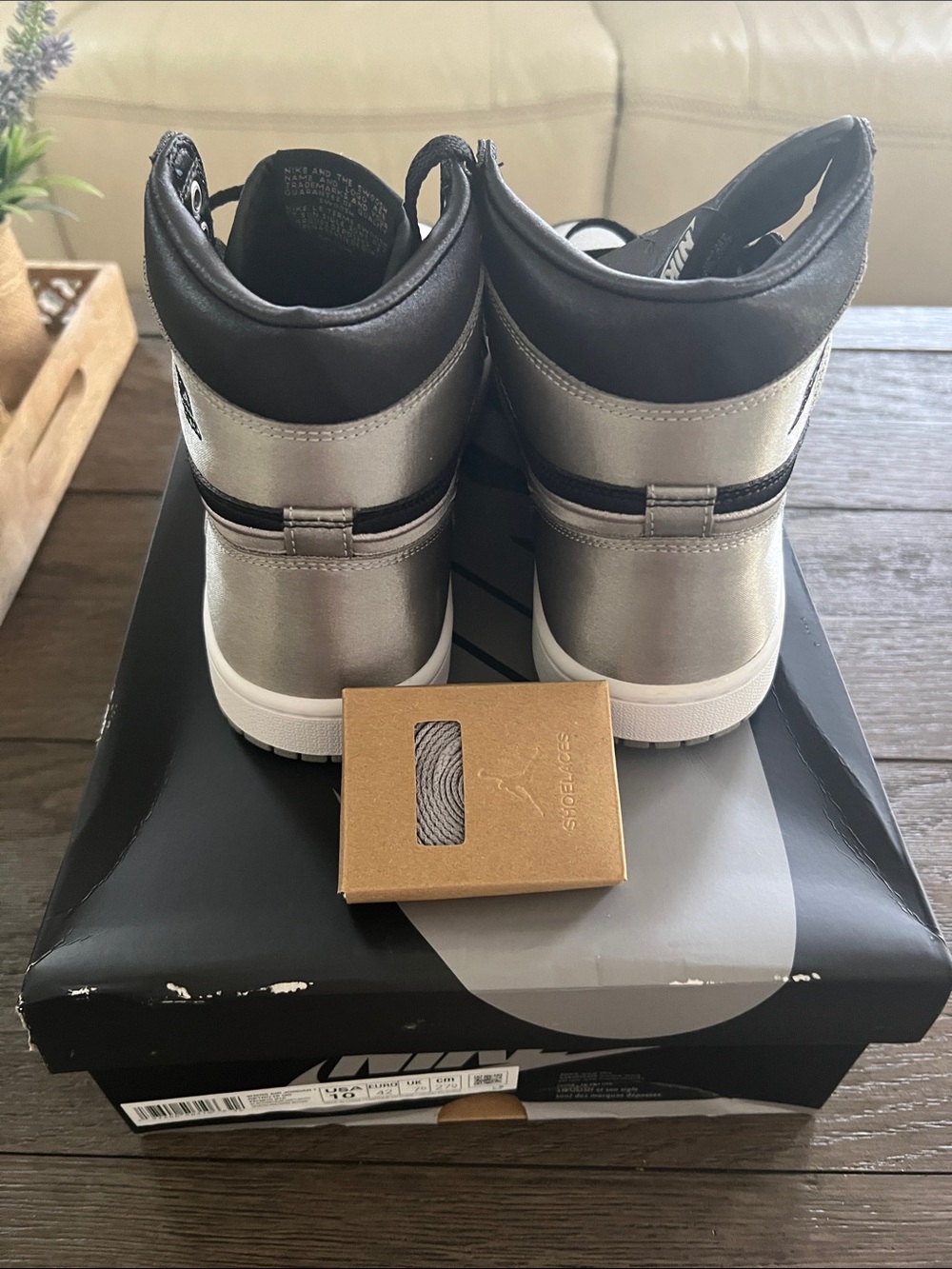 Nike Air Jordan 1 Mid Men's 8.5 (Womens Sz 10) Sneakers - Black & Silver - Picture 5 of 7